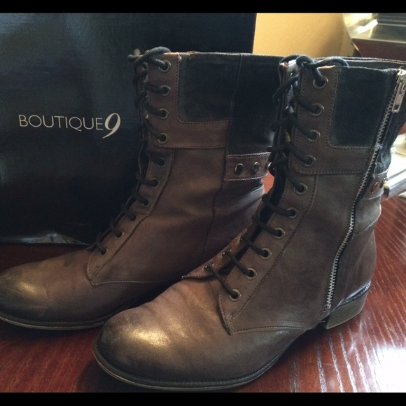 Boutique 9 Boots - BOUTIQUE 9
Dark Gray Rivit Boot Size 9.5