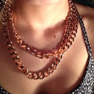 Beautiful rose gold baublebar necklace