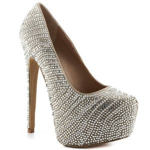 ♡♡HOST PICK♡♡ Glam heel. STEVE MADDEN