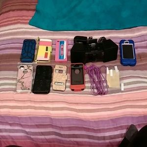 🚫Sold locally🚫iPhone 4/4s tons of accessories !!