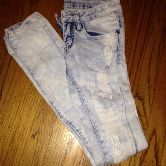 ❌SOLD❌Distressed jeans - Picture 2 of 4