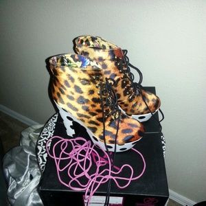 Leopard boots