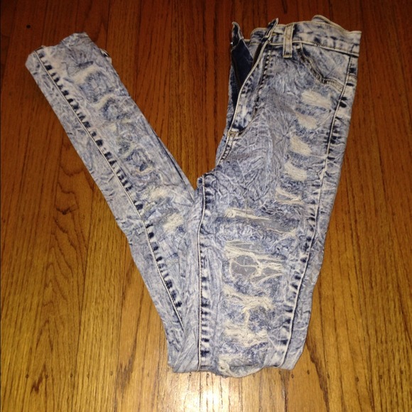 Denim - ❌SOLD❌ Distressed high waist jeans