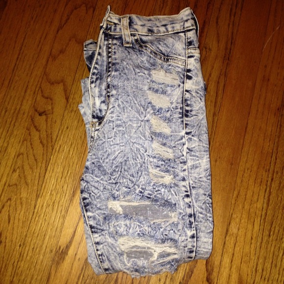 ❌SOLD❌ Distressed high waist jeans - Picture 2 of 4