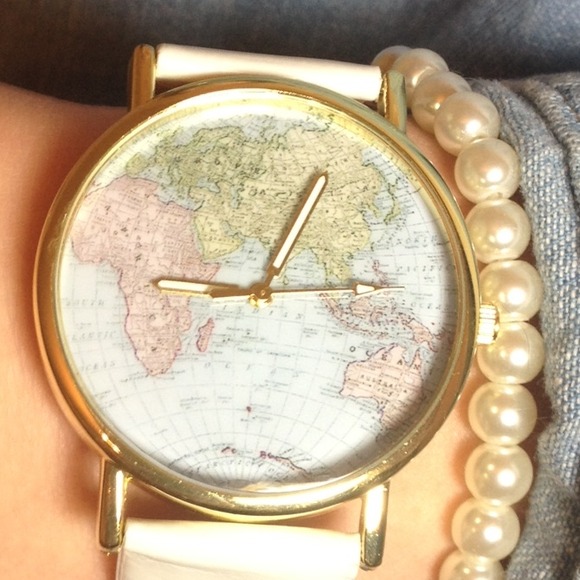Accessories - ️NWT White Around The World Watch