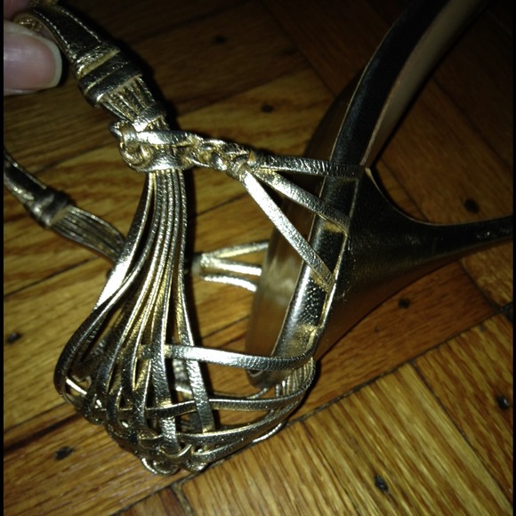 Gucci gold leather sandals!!!! - Picture 2 of 5