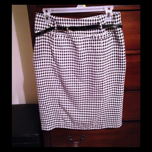 Houndstooth pencil skirt.