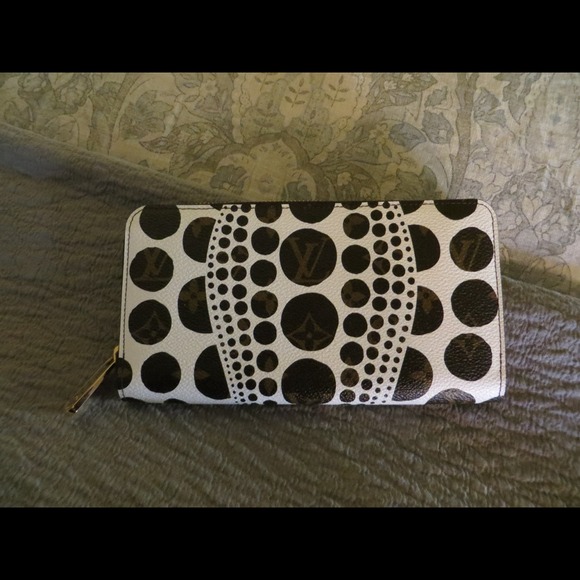 **SOLD** Authentic NWT Louis Vuitton dots wallet - Picture 1 of 3