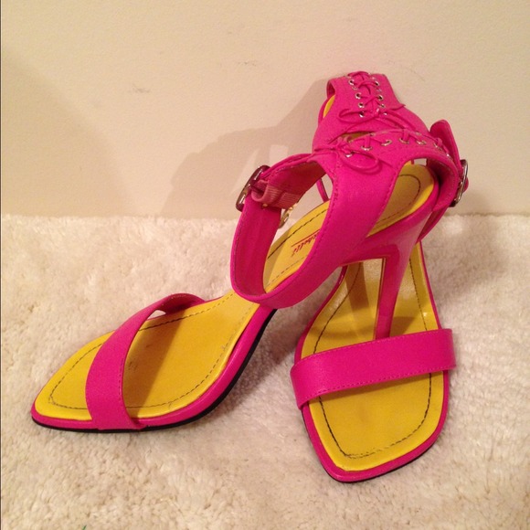 💕Hot Pink Heels💕