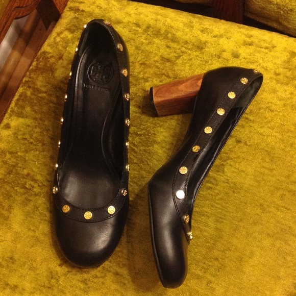 Tory Burch leather pumps NOT FOR SALE ANYMORE !!!