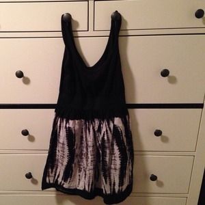 Adorable & comfy black and white patterned dress