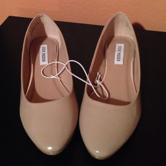 Steve Madden Nude Flats