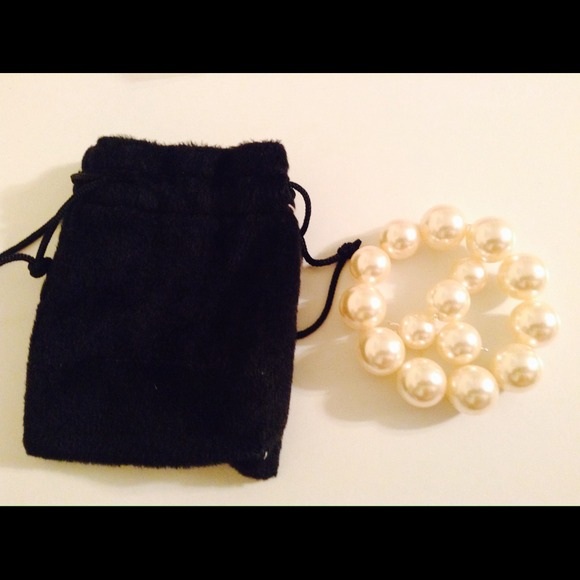 Pearl bracelet and earrings