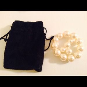 Pearl bracelet and earrings