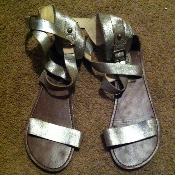 Steve Madden silver sandals