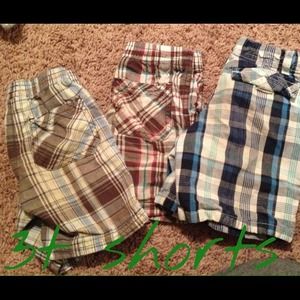 Gently worn 3t plaid boy shorts 👦