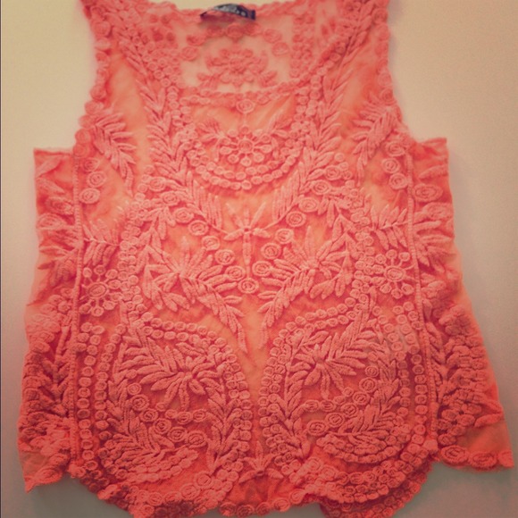 Tops - Reduced🎉🎉HP 3/19🎉🎉💥Crochet top💥