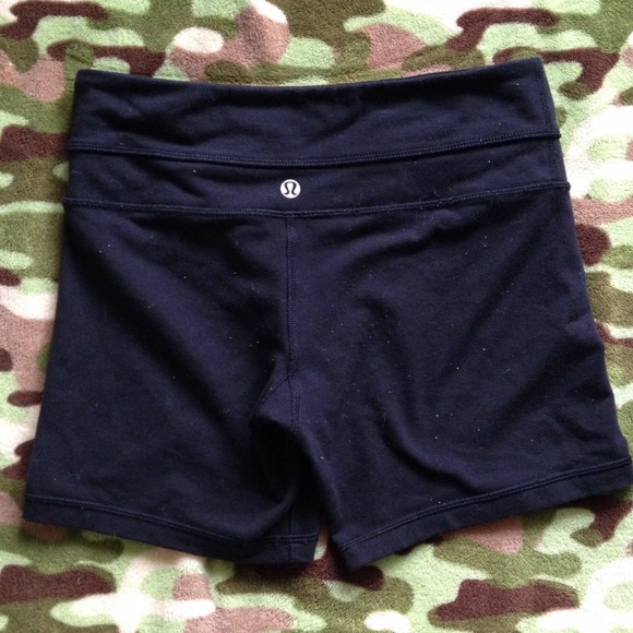 💙SOLD SOLD💙Lululemon Groove Shorts 4 Black