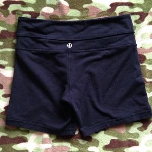 💙SOLD SOLD💙Lululemon Groove Shorts 4 Black