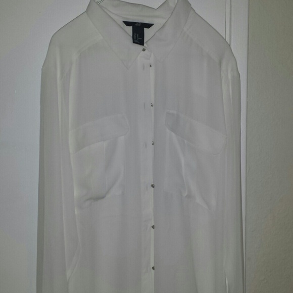 Long sleeve hm butypn down with silver buttons