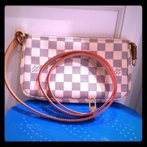 💙SOLD LOCALLY💙Authentic LV Pochette w Long Strap