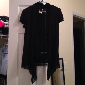 Thin black short sleeved over-sweater.