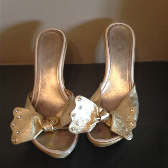 Beautiful gold wedge shoes.