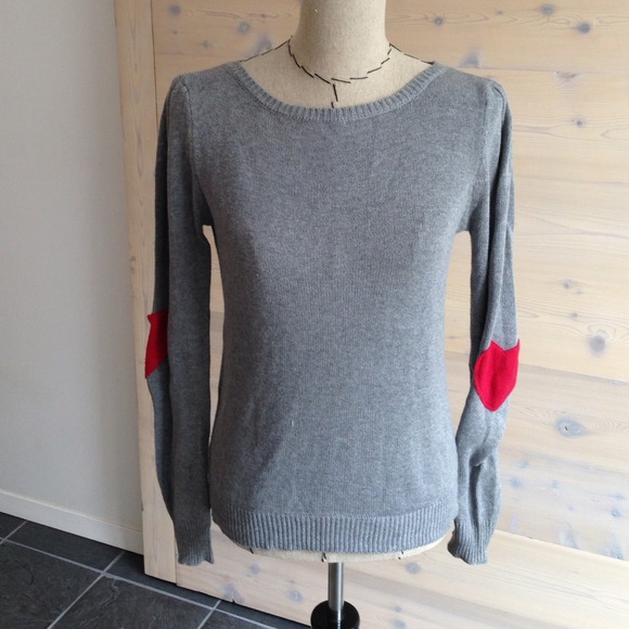 ❌SOLD❌ Sweater with Heart Elbow Pads - Picture 1 of 3