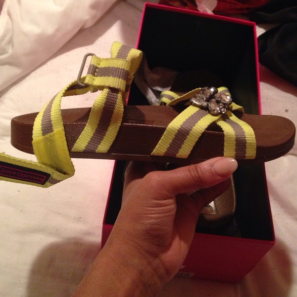 Sandals - Picture 2 of 4