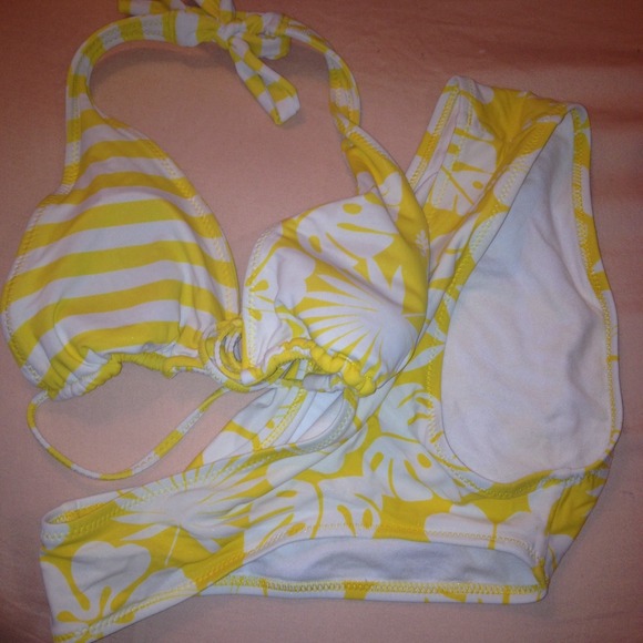 Other - REVERSIBLE TRIANGLE BIKINI TOP! BOTTOM INCLUDED