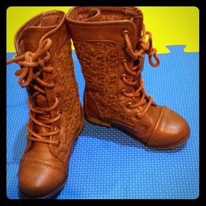 Toddler boots size 5T