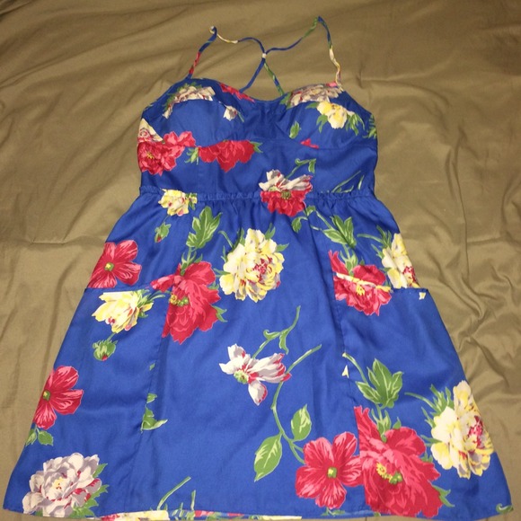 American Eagle Outfitters Dresses & Skirts - 🌺🌸Floral American Eagle dress🌸🌺