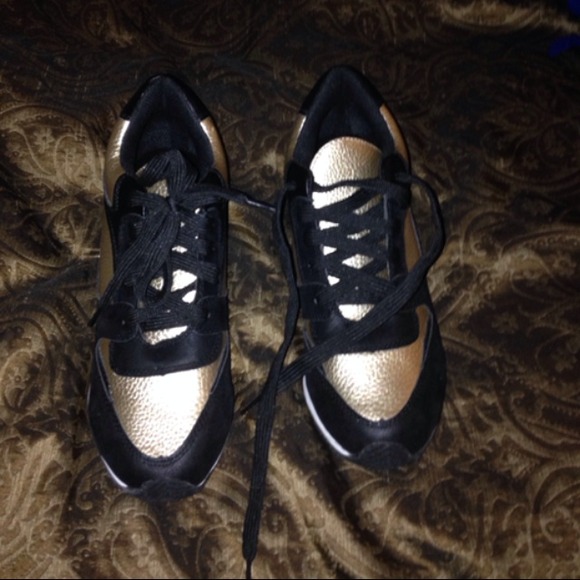 N.Y.L.A. Shoes - 🌟NWT🌟 REDUCED🌟Black & Gold Sneakers