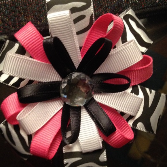 Zebra bow