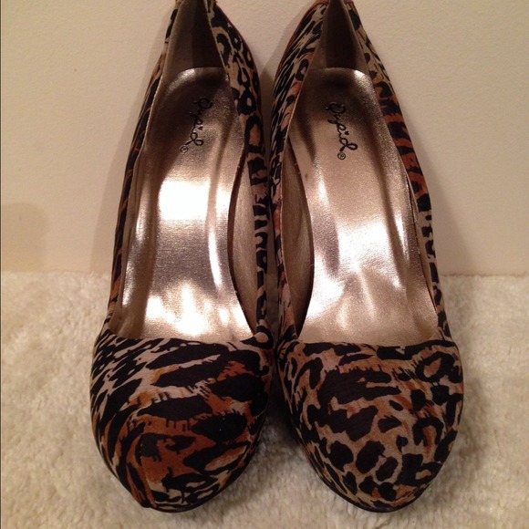 Heels - Picture 2 of 2