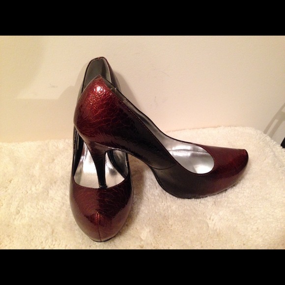 Heels - Picture 3 of 3