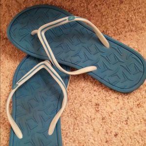 Old navy yoga flip flops and yoga top