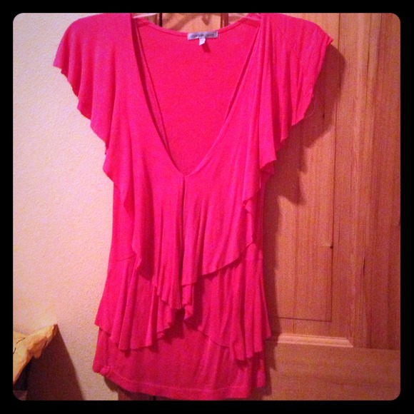 🔵Kind of a coral pinkish flowy shirt