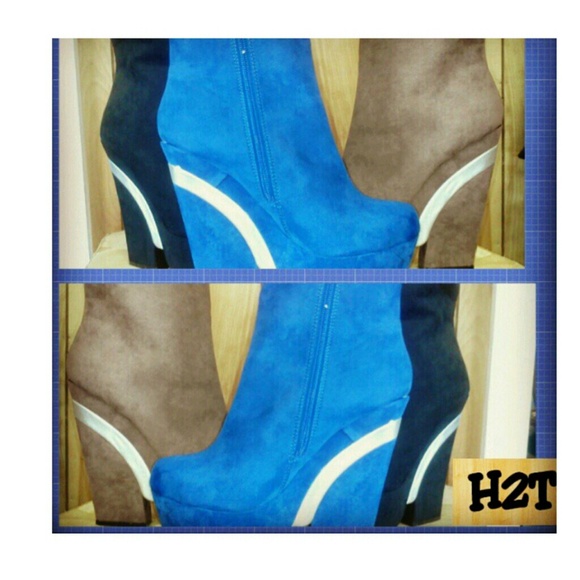 ??$15 Wedge heel booties by Fahrenheit - Picture 1 of 1