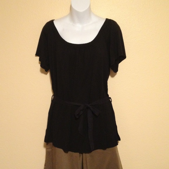 Black cotton belted tee!