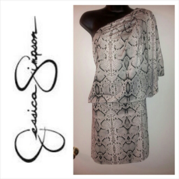 Jessica Simpson Dresses & Skirts - HOST PICK One Shoulder Dress (Fits 12/14)