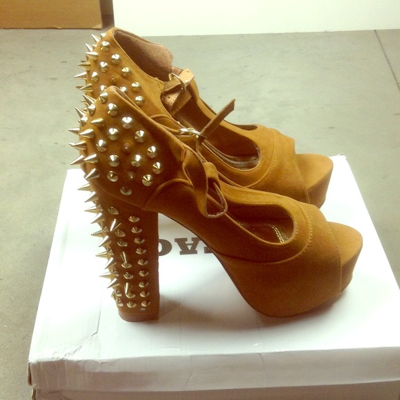 Vintage Shoes - ⚡️FLASH SALE⚡️Peep toe studded pumps