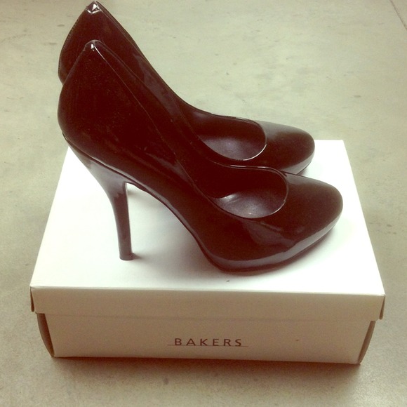 Bakers Shoes - ⚡️FLASH SALE⚡️Bakers patent leather black pumps