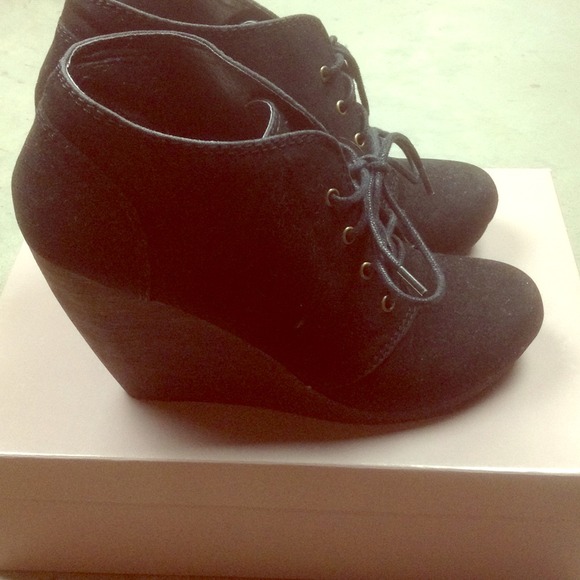 Bakers Shoes - ⚡️FLASH SALE⚡️Black suede booties