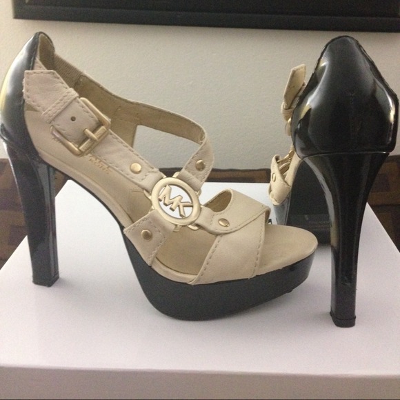 🚫SOLD ON THREADFLIP🚫platform sandals