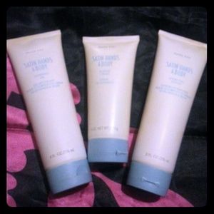 Mary Kay satin hands and body set
