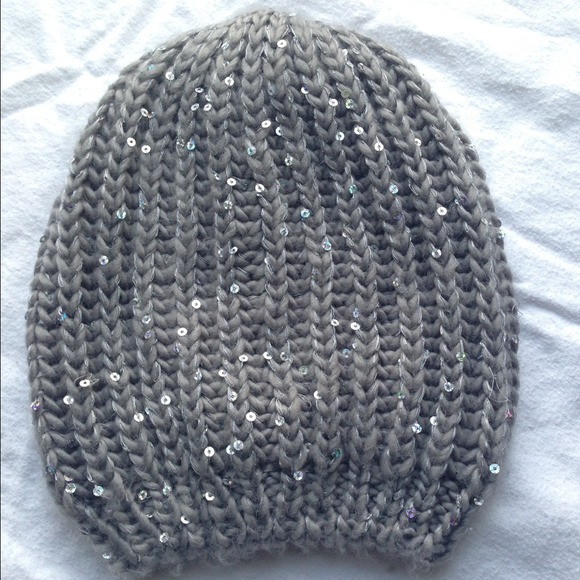 🚫SOLD🚫 Grey & Silver beanie