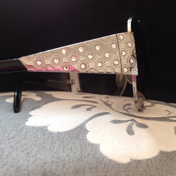 Awesome Prada Aviator - Picture 2 of 4