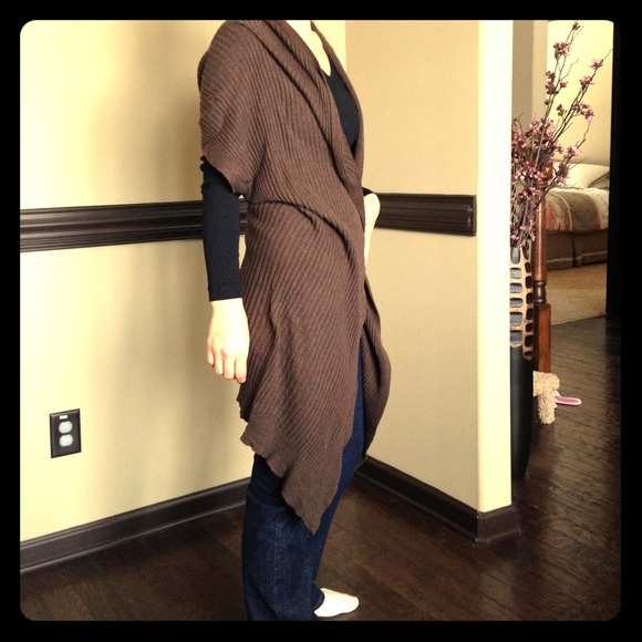 Soft and comfortable sweater/cover up/vest