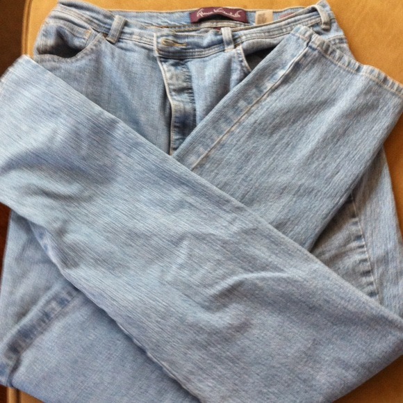 GLORIA VANDERBILT AMANDA JEANS size 12